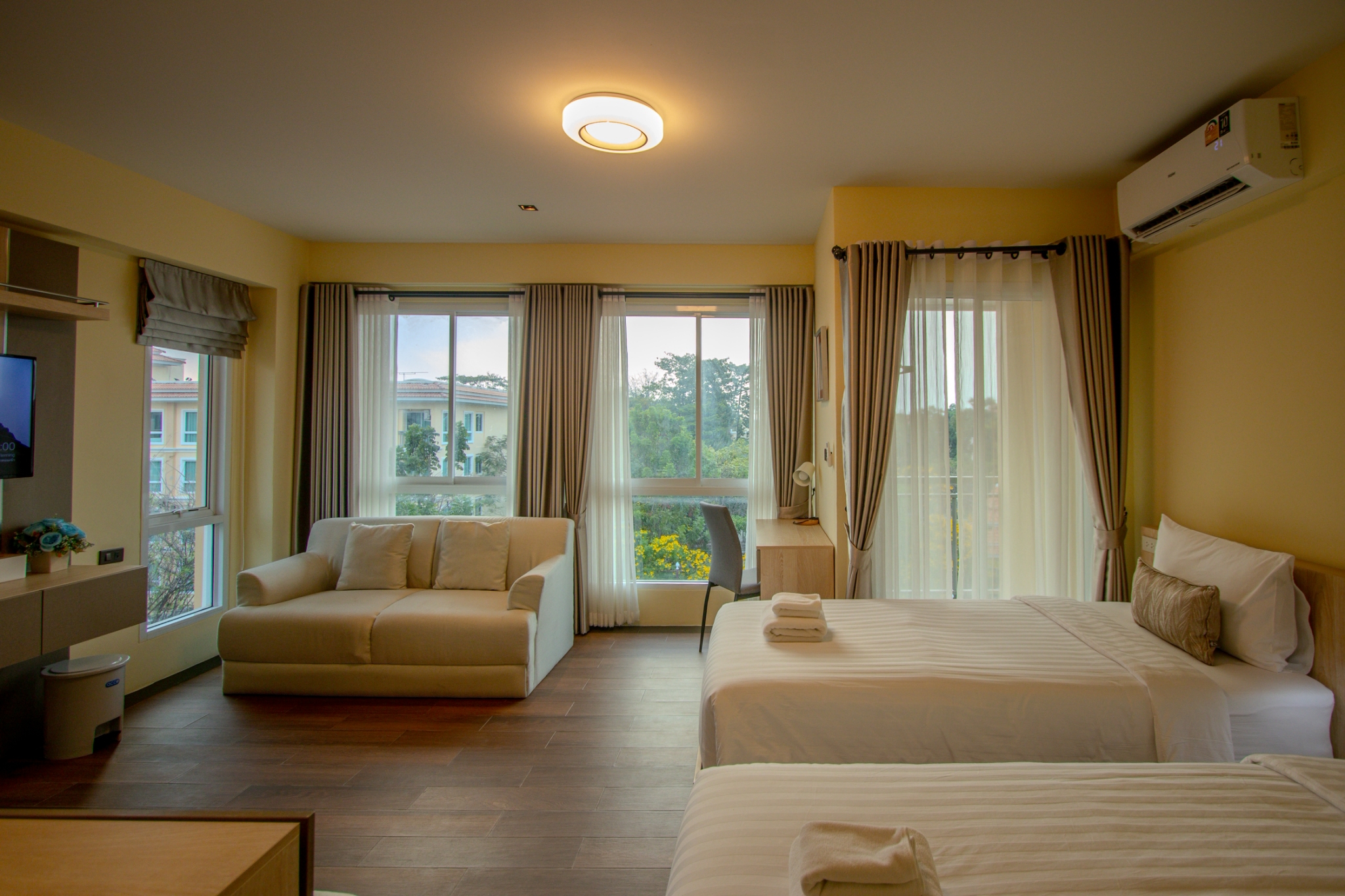 The Chiva khao yai